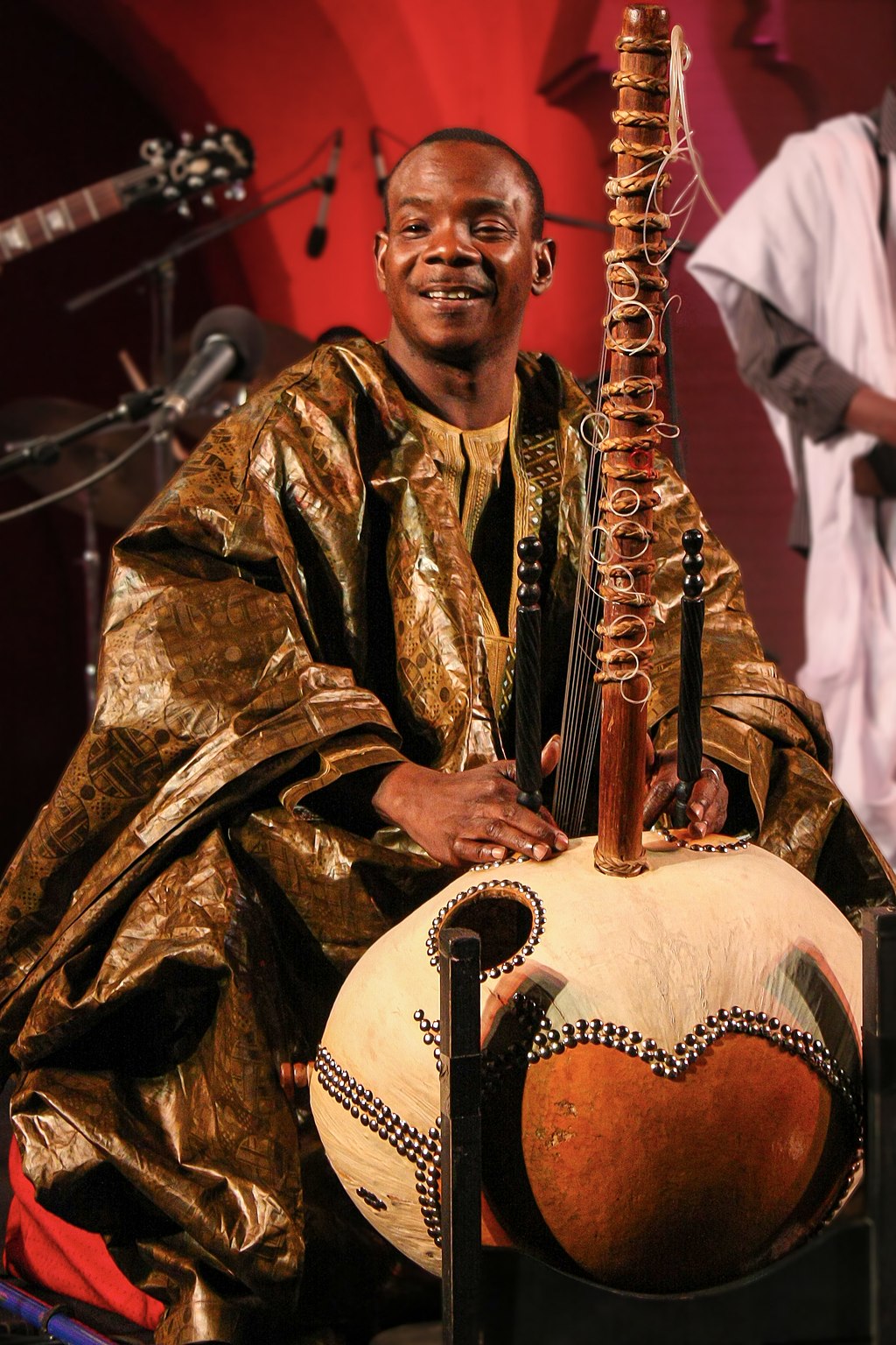 1024px-toumani_diabaté_-_2009_(crop)