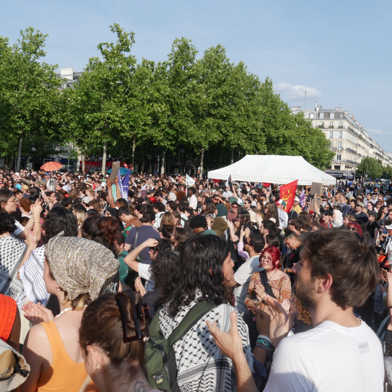 Plusieurs centaines de personnes se sont réunis. - Aurélie Lafeil
