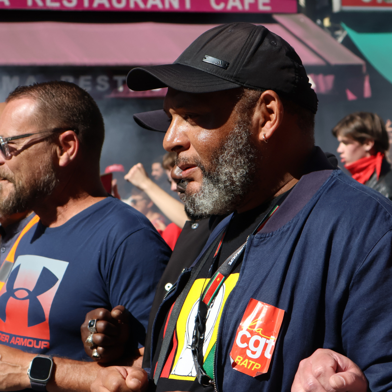 « Travailleurs et militants se rassemblent côte à côte. - Aurélie Lafeil