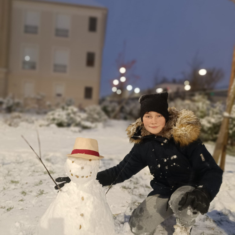 Le temps id&eacute;al pour faire des bonhommes de neige ! Ici &agrave; Saint-Pierre-du-Perray.